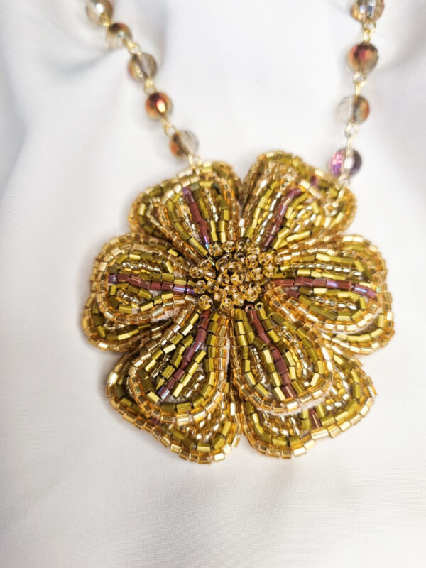 Colar "Flor de Lívia"