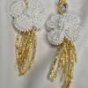 Brinco "Orquídea branco e dourado" - Image 2